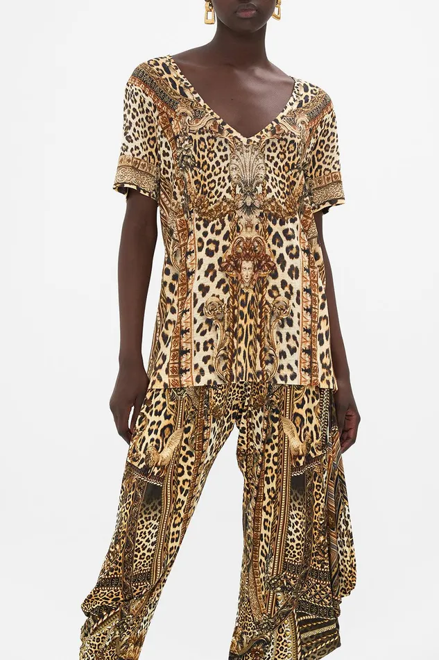 Camilla Tees Relaxed Vneck Tee 8211 All Over Print Standing Ovation 8211 Womens Camilla Tees Relaxed Vneck Tee 8211 All Over Print Standing Ovation 8211 Womens