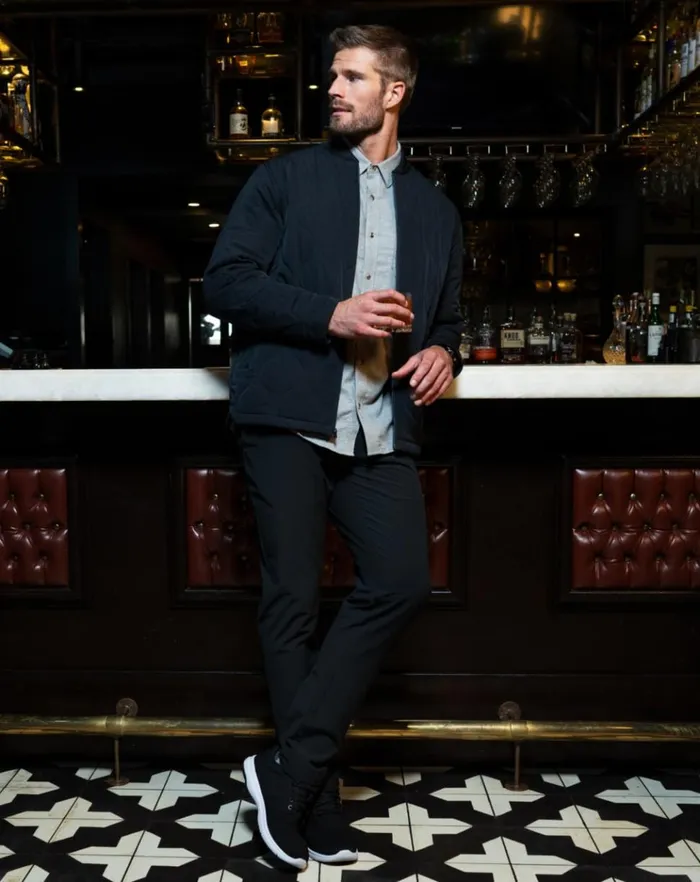 Men Pants TravisMathew OPEN TO CLOSE TECH CHINO PANT Black