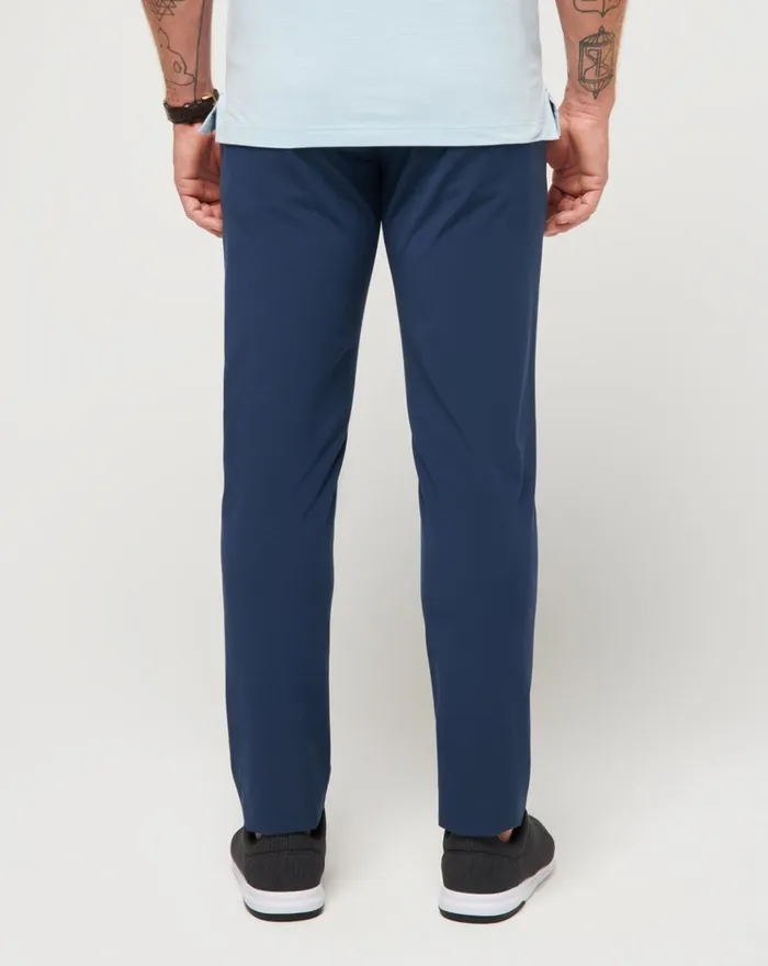 Men Pants TravisMathew OPEN TO CLOSE TECH CHINO PANT Dress Blues