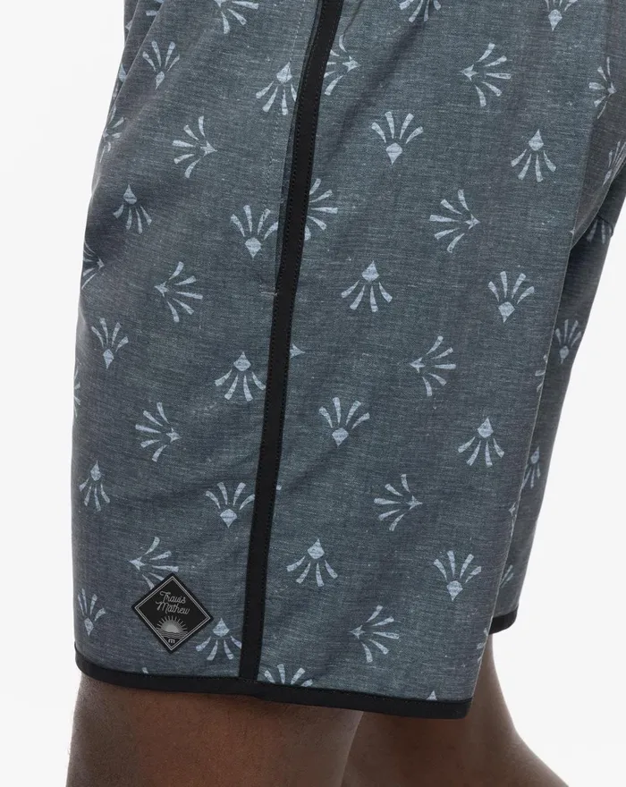 Men Shorts TravisMathew TERRACE PARK BOARDSHORT Heather Black Men Shorts TravisMathew TERRACE PARK BOARDSHORT Heather Black