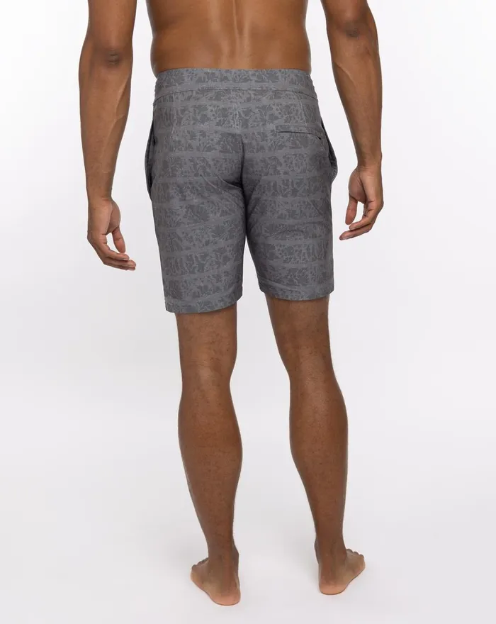 Men Shorts TravisMathew TREAT YOURSELF BOARDSHORT Heather Grey Pinstripe