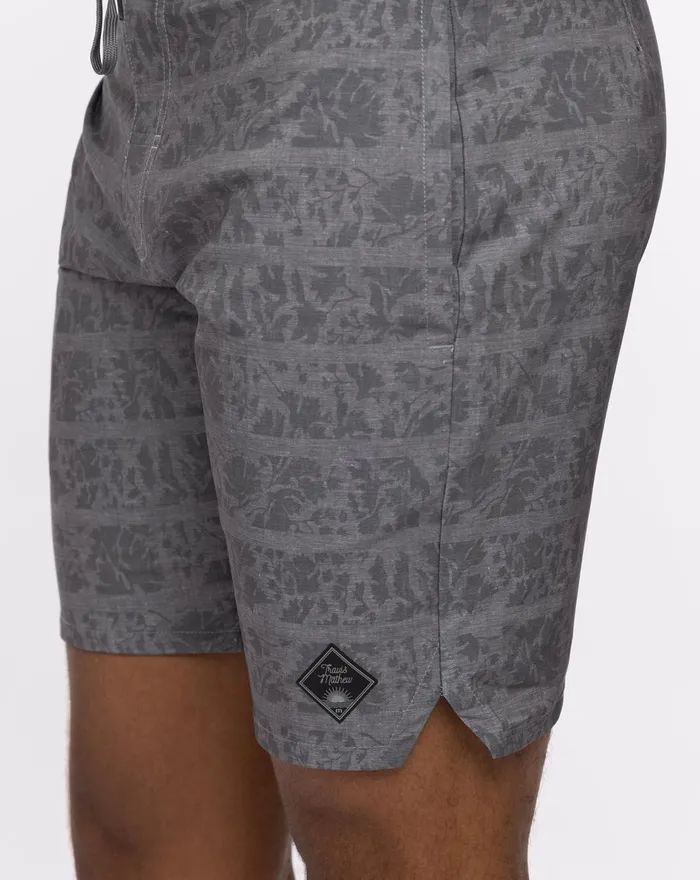 Men Shorts TravisMathew TREAT YOURSELF BOARDSHORT Heather Grey Pinstripe