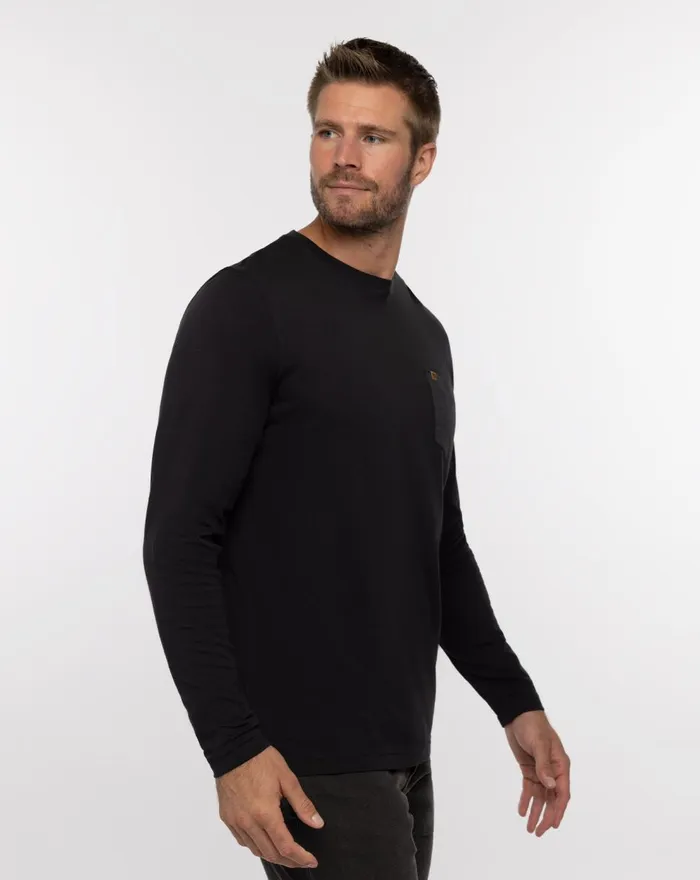 Men Tees TravisMathew BEERS AND CHEERS LONG SLEEVE TEE Black Men Tees TravisMathew BEERS AND CHEERS LONG SLEEVE TEE Black