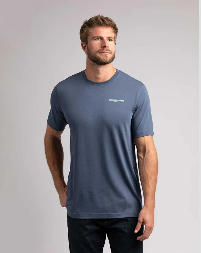 Men Tees TravisMathew BIRDS OF PARADISE TEE Vintage Indigo