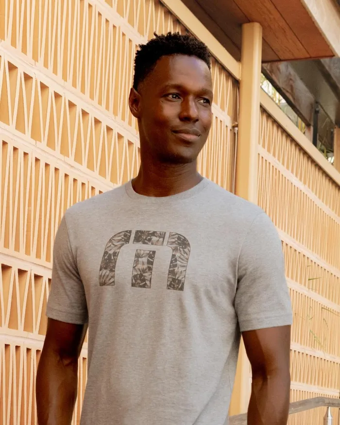 Men Tees TravisMathew FIXED ODDS TEE Heather Grey Men Tees TravisMathew FIXED ODDS TEE Heather Grey