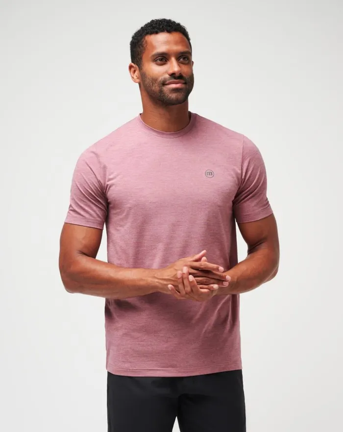 Men Tees TravisMathew SCENIC VISTA ACTIVE TEE Heather Roan Rouge