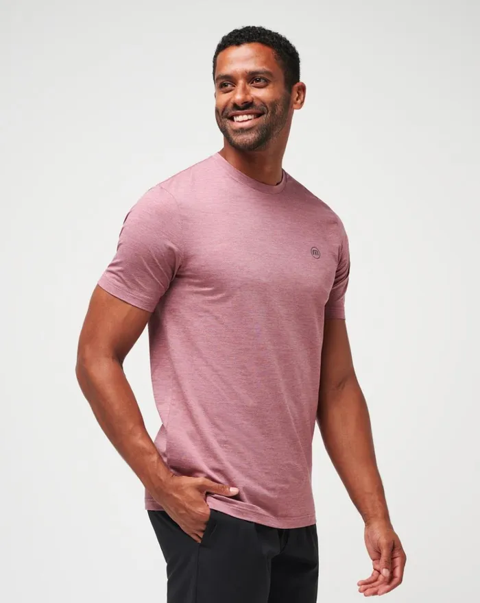 Men Tees TravisMathew SCENIC VISTA ACTIVE TEE Heather Roan Rouge