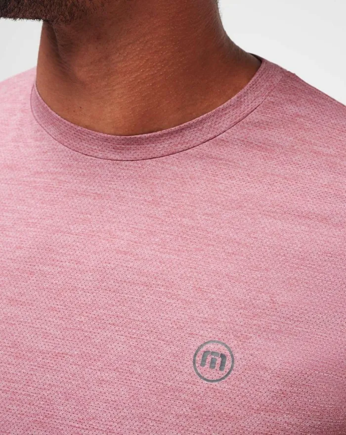 Men Tees TravisMathew SCENIC VISTA ACTIVE TEE Heather Roan Rouge
