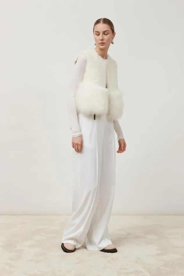 Peserico Outerwear Woman Real Cashmere Goat Hair Gilet Natural White Peserico Outerwear Woman Real Cashmere Goat Hair Gilet Natural White
