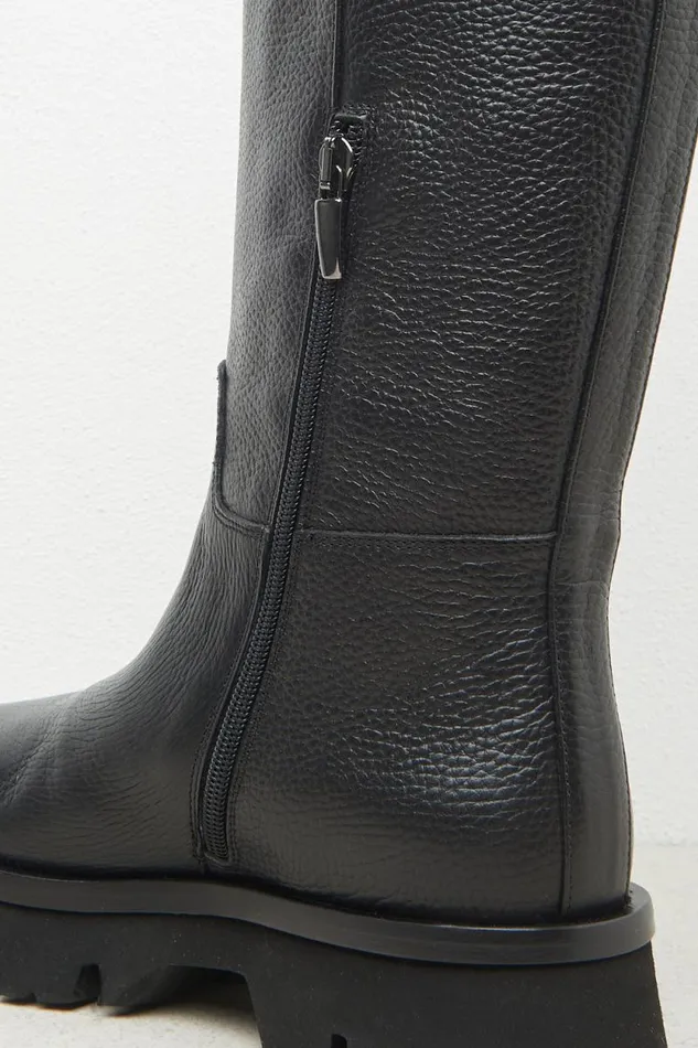 Peserico Shoes Woman Leather Boots With Buckle Black Peserico Shoes Woman Leather Boots With Buckle Black