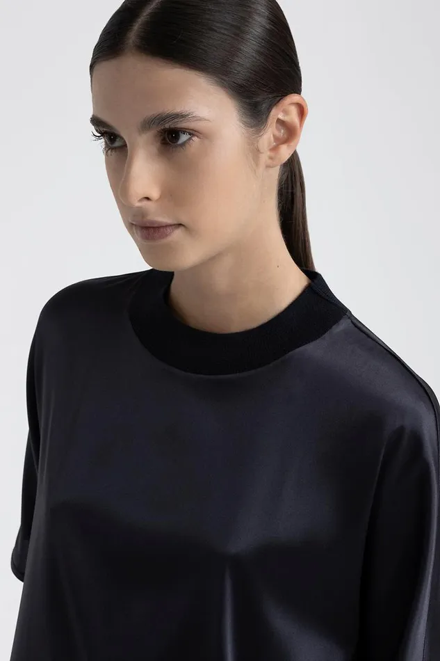 Peserico Tops And TShirts Woman Silk Satin Crew Neck TShirt Inkwell Blue Peserico Tops And TShirts Woman Silk Satin Crew Neck TShirt Inkwell Blue