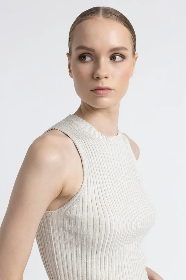 Peserico Tops And TShirts Woman Viscose And Lurex Yarn Top Natural White Peserico Tops And TShirts Woman Viscose And Lurex Yarn Top Natural White