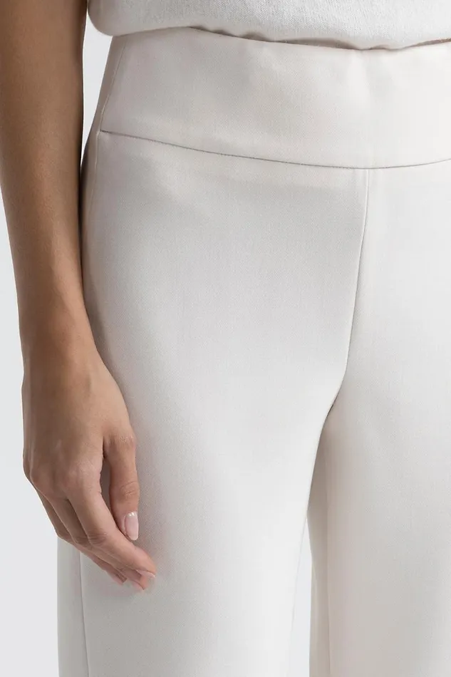 Peserico Trousers Woman Double Stretch Viscose Cotton Fabric Trousers Pearl Beige Peserico Trousers Woman Double Stretch Viscose Cotton Fabric Trousers Pearl Beige