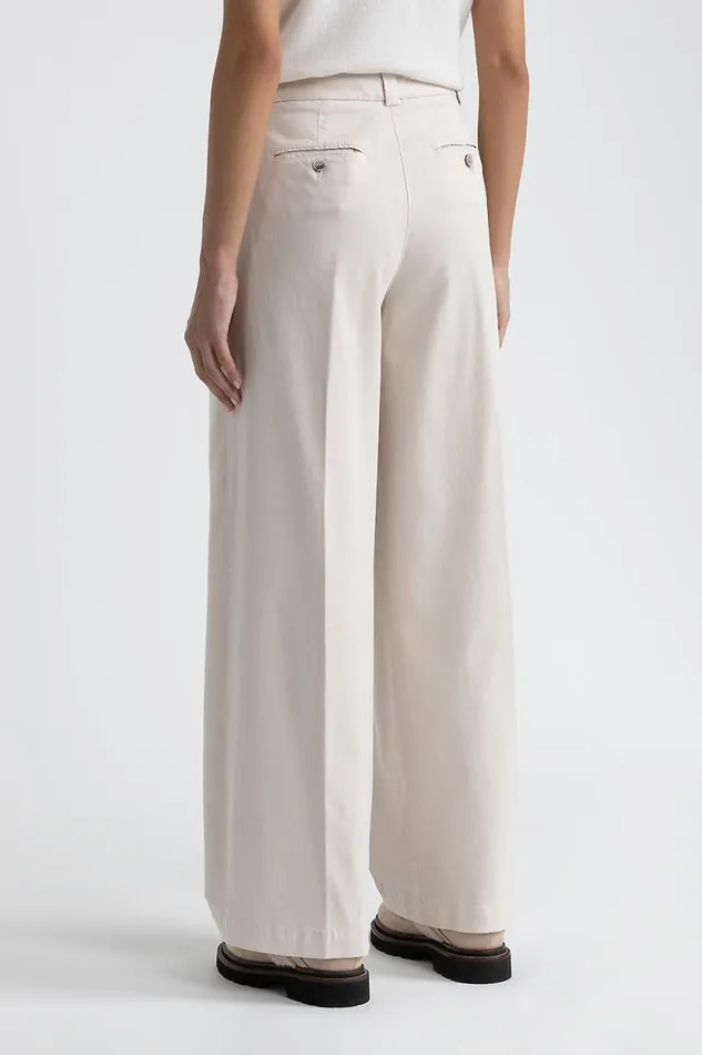 Peserico Trousers Woman Pleated Trousers In Cotton Silk Gabardine And Tencel Pearl Beige Peserico Trousers Woman Pleated Trousers In Cotton Silk Gabardine And Tencel Pearl Beige