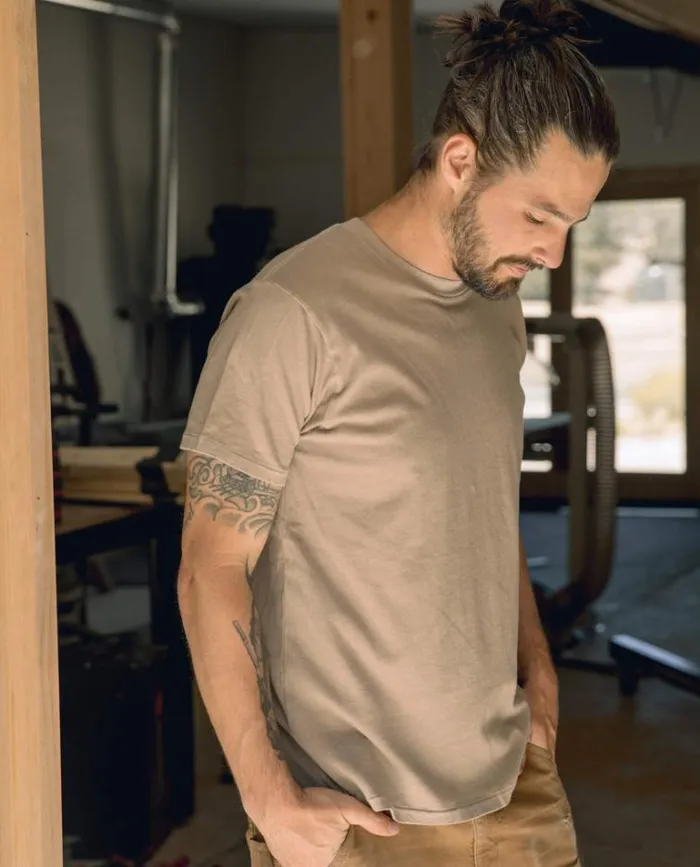 Tshirts Men039s The Great The Men039s Slim Tee Fawn