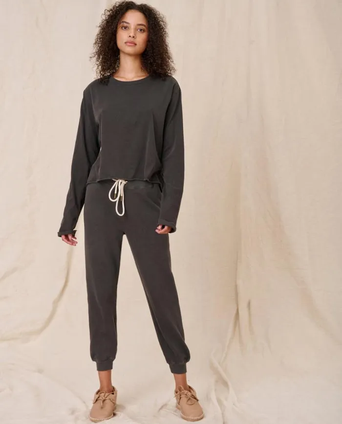 Tops Women039s The Great The Long Sleeve Crop Tee Washed Black