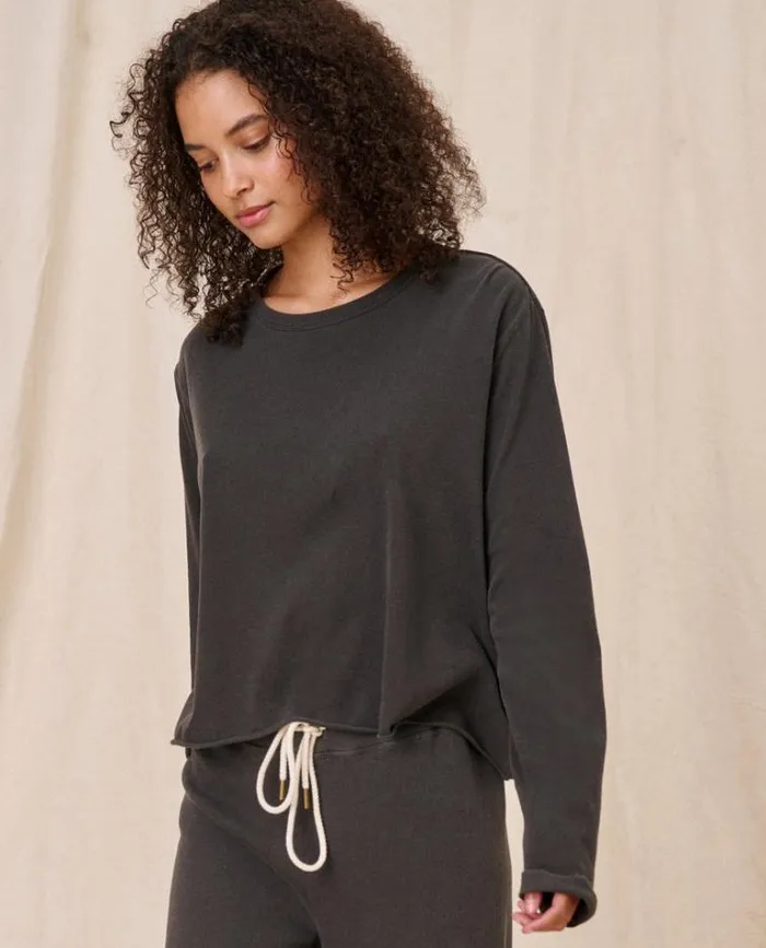 Tops Women039s The Great The Long Sleeve Crop Tee Washed Black