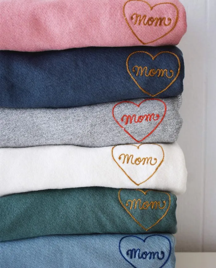 Tops Women039s The Great The Mom Embroidered College Sweatshirt Washed White With Spice