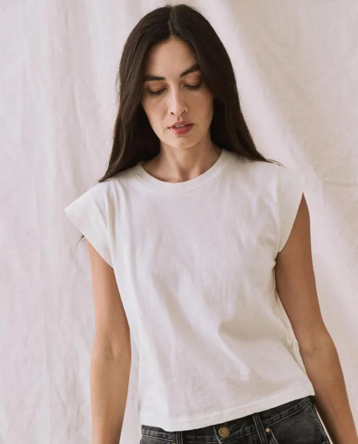 Tops Women039s The Great The Peak Shoulder Tee Washed White