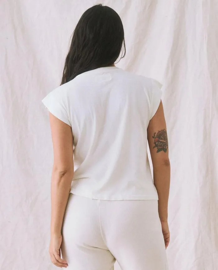 Tops Women039s The Great The Peak Shoulder Tee Washed White