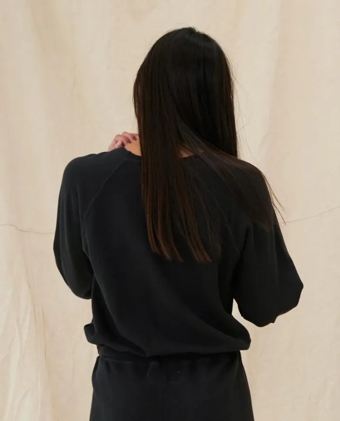 Tops Women039s The Great The Shrunken Sweatshirt Almost Black