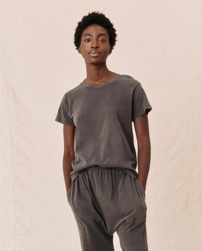 Tops Women039s The Great The Slim Tee Washed Black