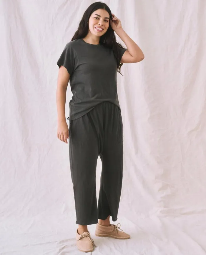 Tops Women039s The Great The Slim Tee Washed Black