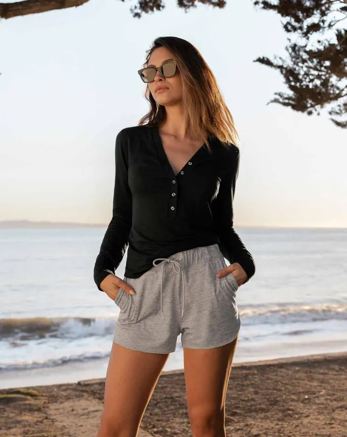 Women All Bottoms TravisMathew CAPITOLA SHORT Heather Medium Grey