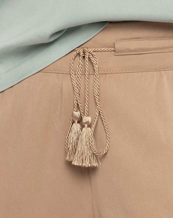 Women All Bottoms TravisMathew CAPRI TIE FRONT PANT Heather Natural