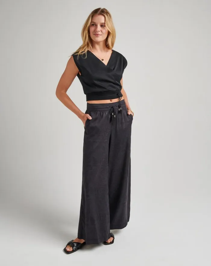 Women All Bottoms TravisMathew TWO NIGHT STAY PANT Black