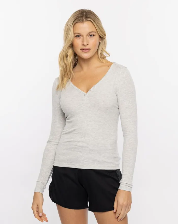 Women All Tops TravisMathew COCKTAIL HOUR CLOUD RIBBED TOP Heather Light Grey Women All Tops TravisMathew COCKTAIL HOUR CLOUD RIBBED TOP Heather Light Grey