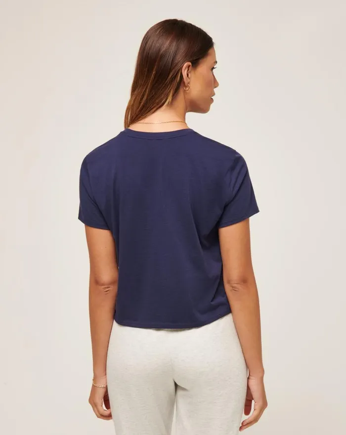 Women All Tops TravisMathew DAY AT THE RACES GRAPHIC TEE Navy