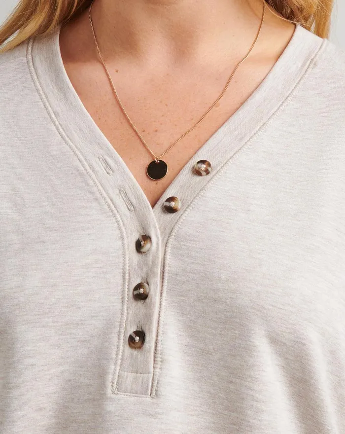 Women All Tops TravisMathew LOS ALTOS CLOUD FRENCH TERRY TOP Heather Atmosphere