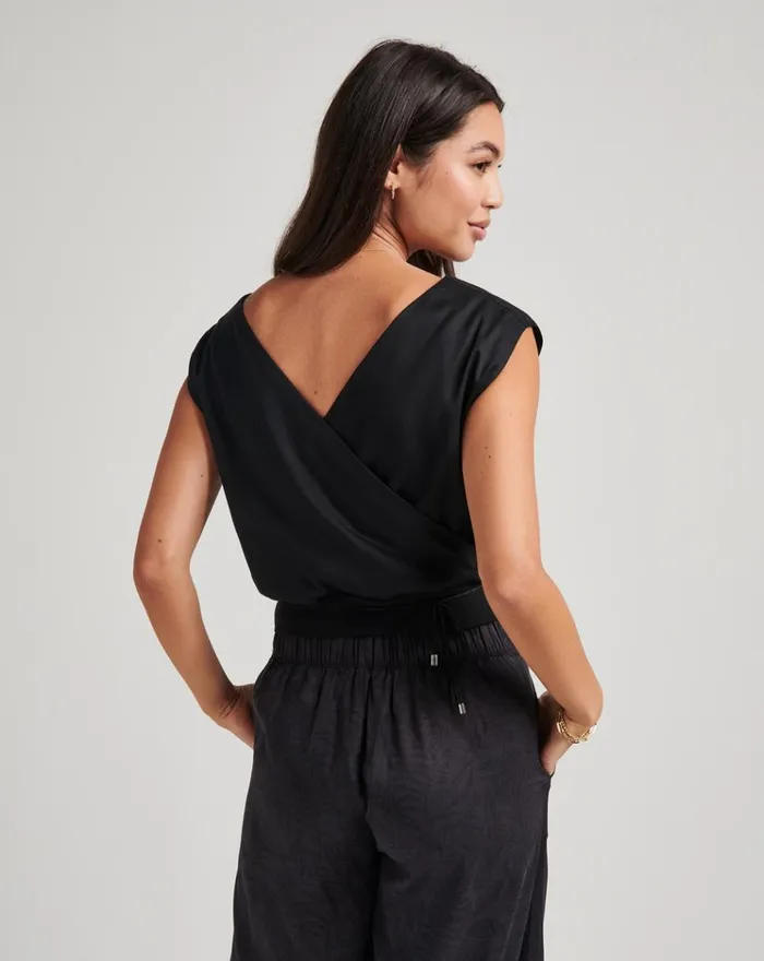 Women All Tops TravisMathew SHORELINE TOP Black