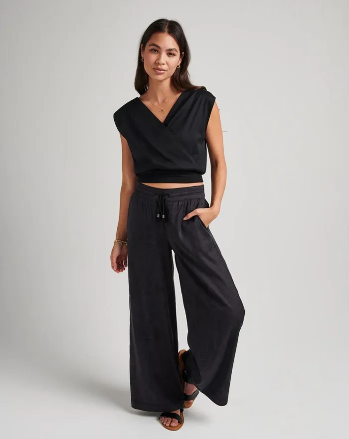 Women All Tops TravisMathew SHORELINE TOP Black