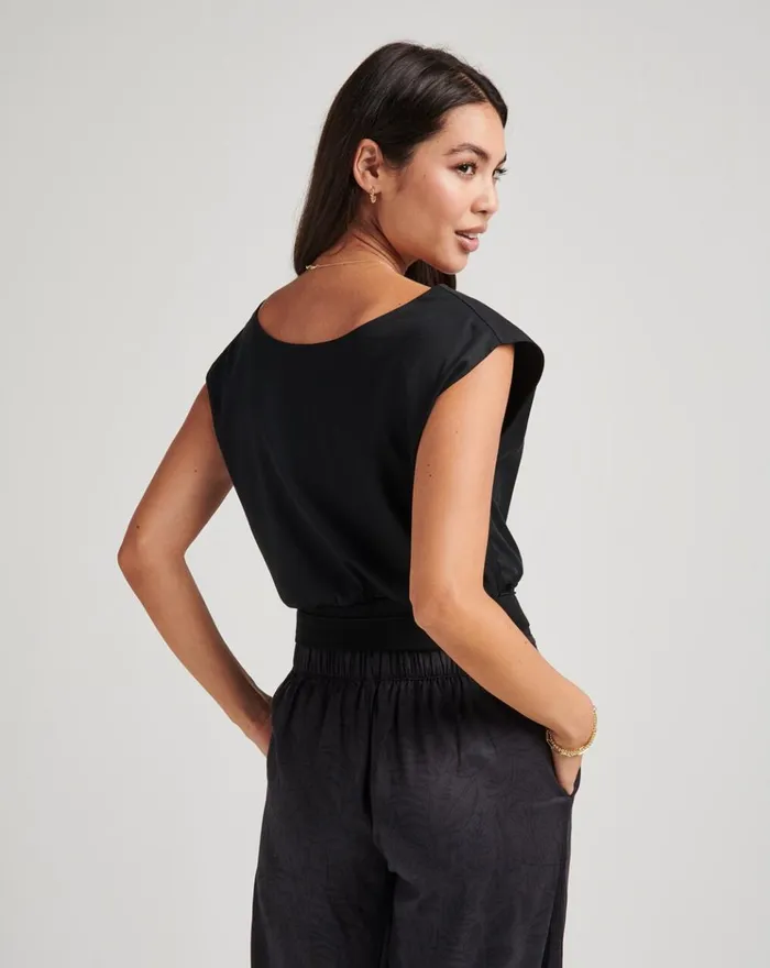 Women All Tops TravisMathew SHORELINE TOP Black