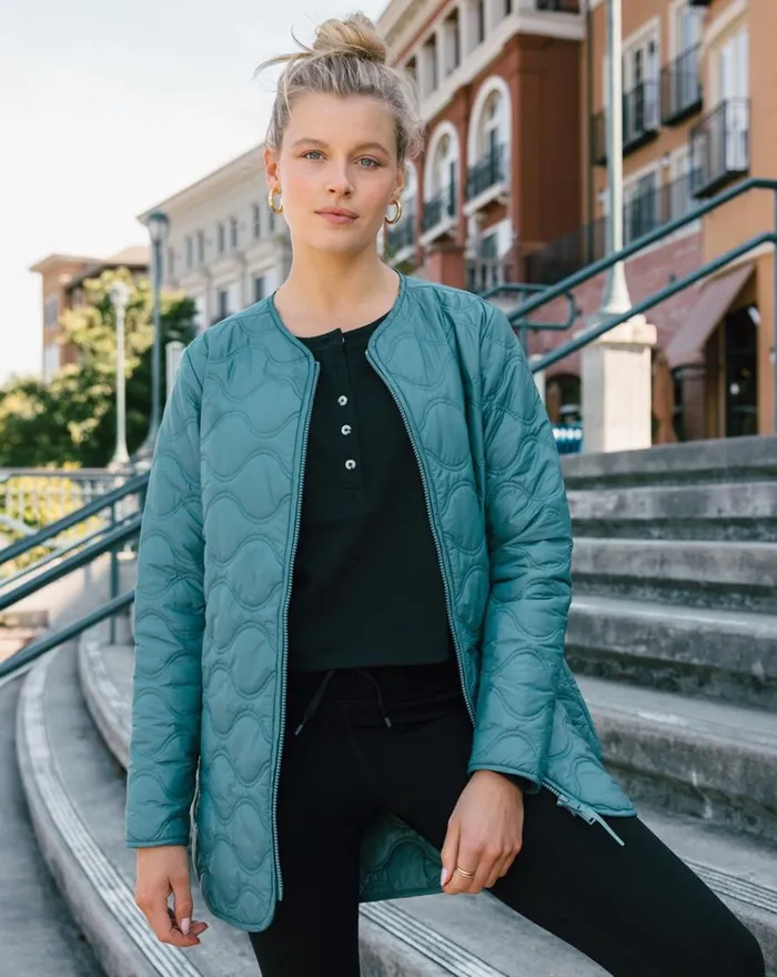 Women Jackets TravisMathew SALTWATER SPRAY QUILTED JACKET North Atlantic