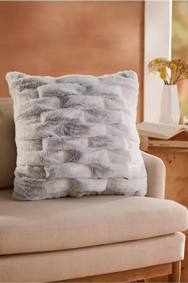 Women La Parisienne Faux Fur Pillow Snow Leopard Soft Surroundings Bedding Women La Parisienne Faux Fur Pillow Snow Leopard Soft Surroundings Bedding