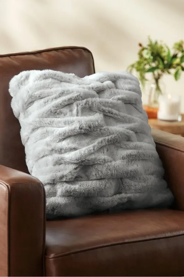 Women La Parisienne Faux Fur Pillow Snow Leopard Soft Surroundings Bedding Women La Parisienne Faux Fur Pillow Snow Leopard Soft Surroundings Bedding