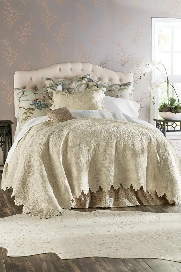 Women Marguerite Scalloped Quilt Gardenia Soft Surroundings Bedding